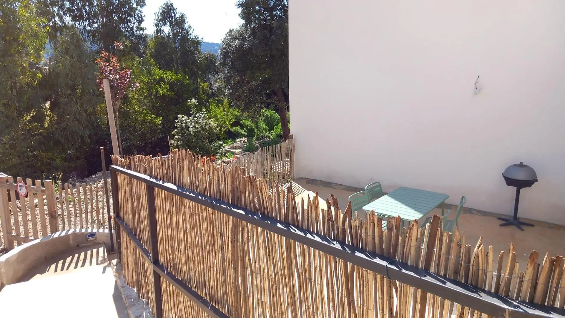 Appartement Avec Terrasse Dans Maison Individuelle Ceyreste