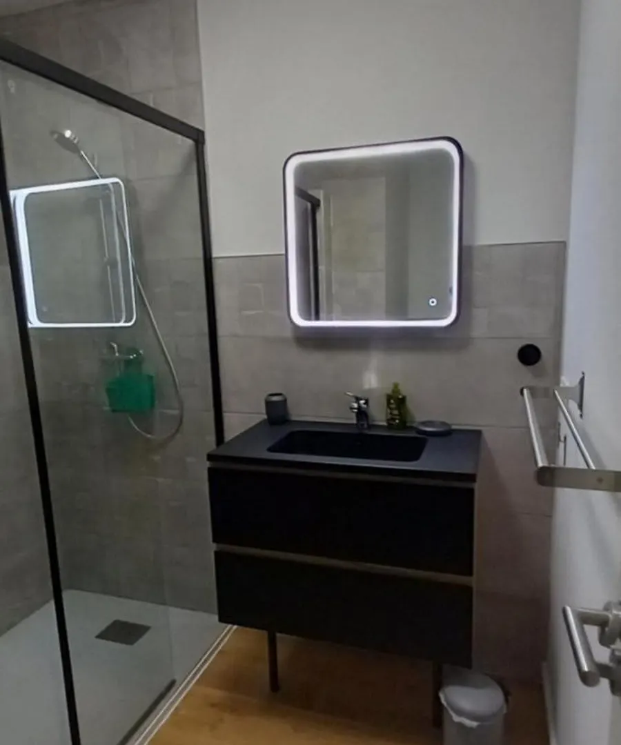 Appartement Avec Terrasse Dans Maison Individuelle Ceyreste 0*,  France