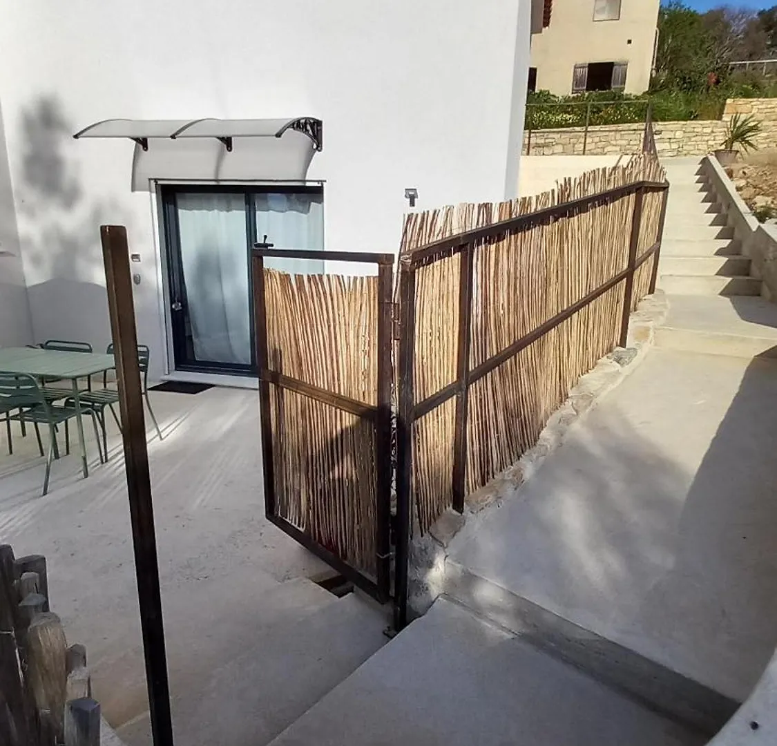 Appartement Avec Terrasse Dans Maison Individuelle Ceyreste 0*,  France